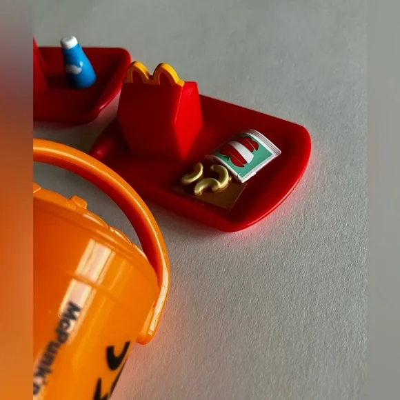 Lot of Lil McDonald's Miniatures Trays, Menu Sign, Pumpkin Bucket,Happy Meal Box - Picture 5 of 7